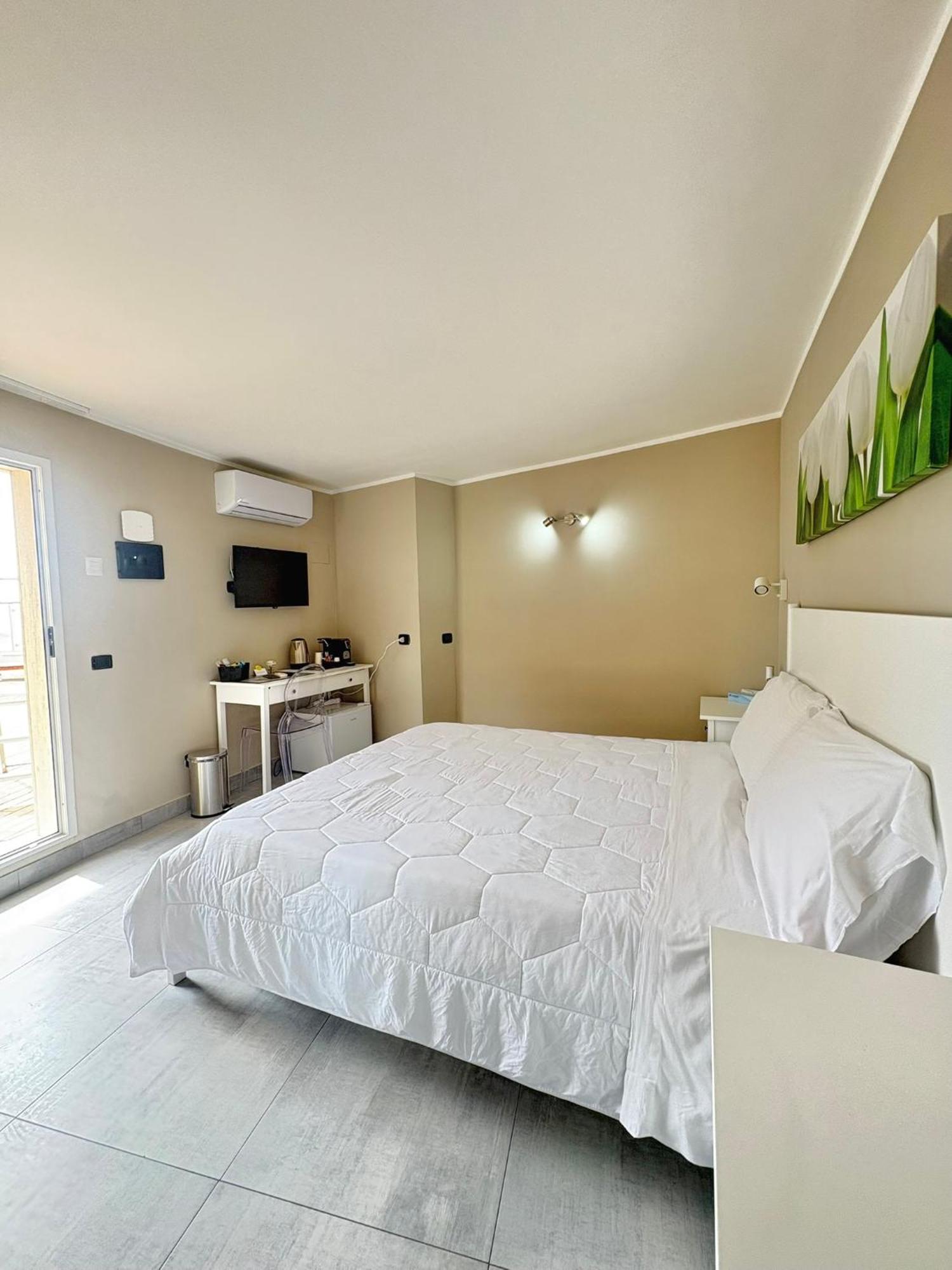 Aldiva Rooms Torvaianica Exterior photo